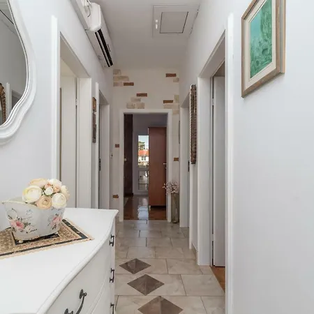 Domic Apartman Slatine